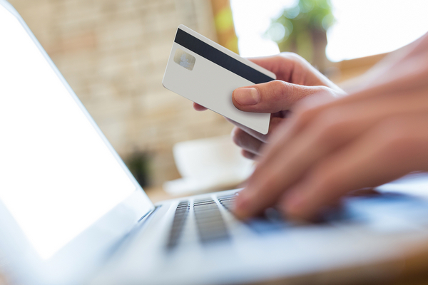 Может ли дебетовая карта уйти в минус