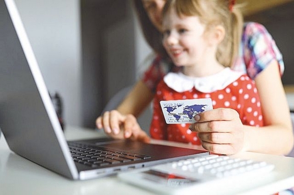 Как открыть банковскую карту для ребёнка