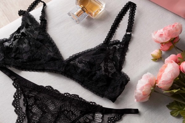 Мереживна білизна як ідея романтичного подарунка для особливих моментів