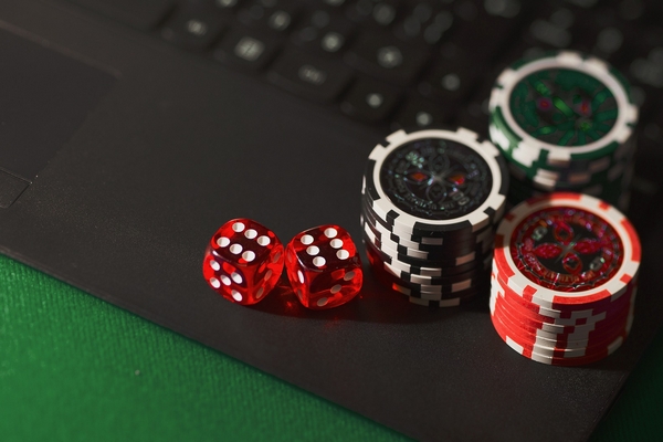 Сравнение онлайн казино и оффлайн казино: где лучше сегодня играть?